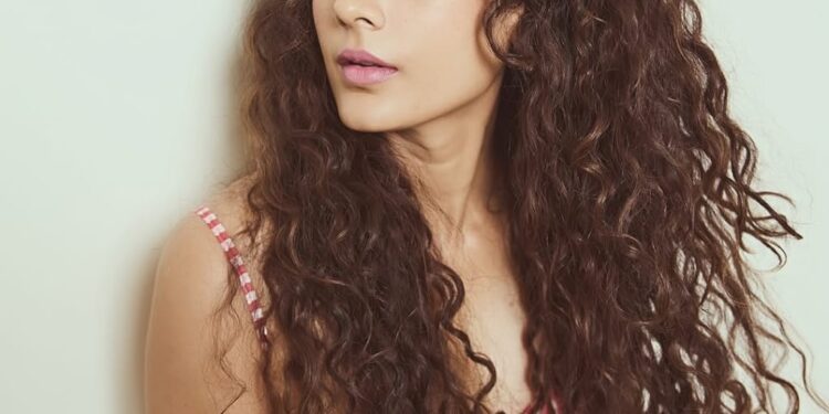 Actress Aakanksha Singh Stuns Fans with Her Latest Photoshoot