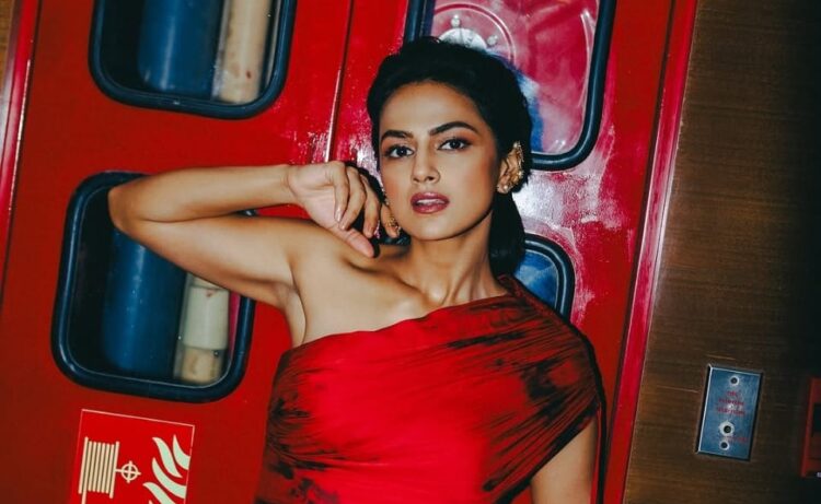 Actress Shraddha Srinath Latest pics