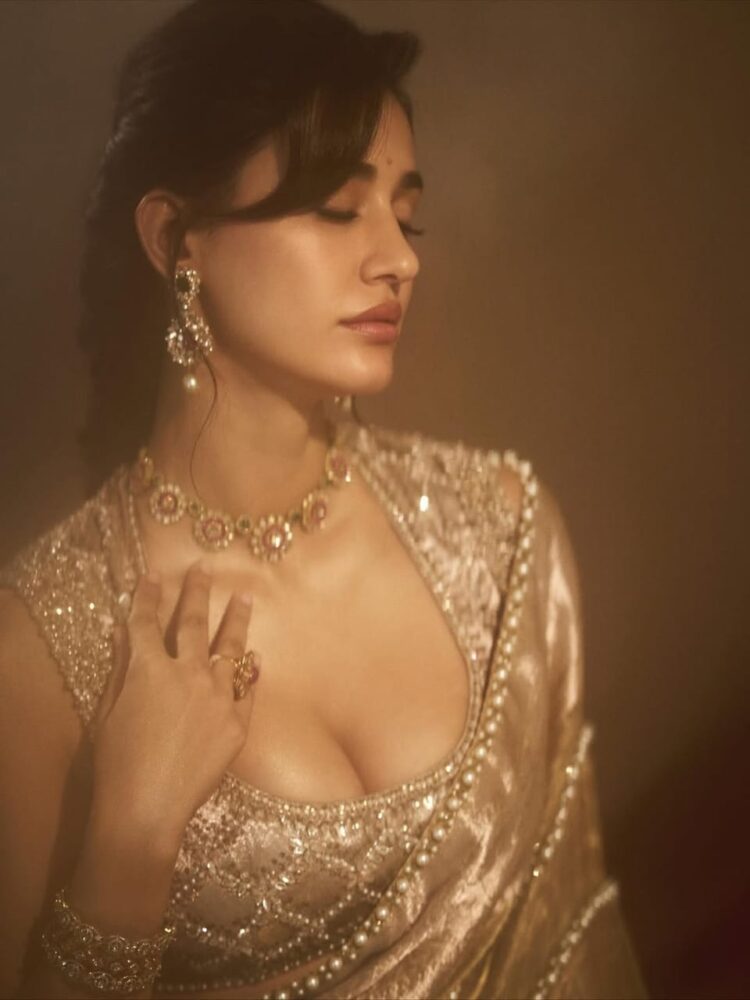 Disha Patani Stuns in Her New Pics Glamorous Looks That Wow Fans!