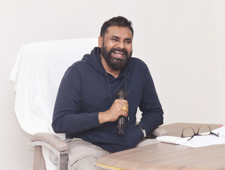 ‘మన శంకర వరప్రసాద్ గారు’ చిత్ర బృందానికి పవర్‌స్టార్‌ శుభాకాంక్షలు
