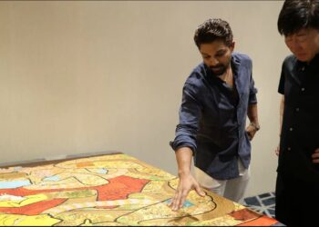 గీక్ పిక్చర్స్ సీఈవోకి ప్రత్యేక ఐకాన్‌స్టార్‌ బహుమతి